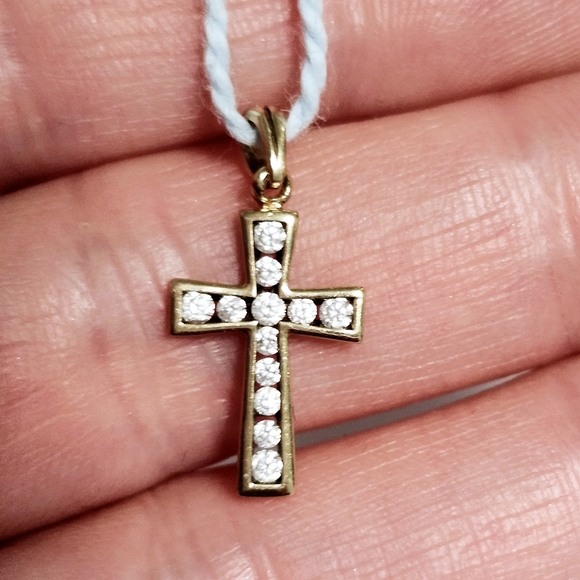 10K Gold Cross Pendant - Picture 5 of 8